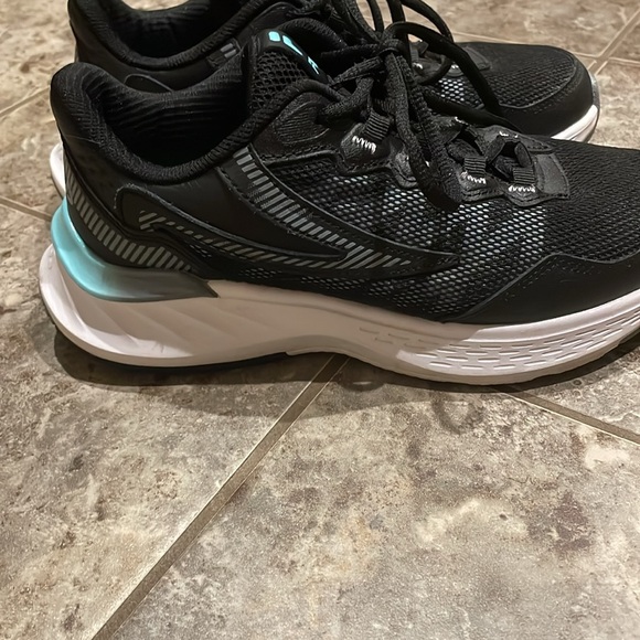 Like new! Womens FILA black aqua running shoes Sz 7 Great condition, w/ Box - Picture 1 of 11